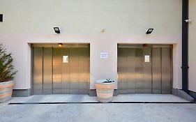 Brand New ! Seaside Apt With Poolview & Parking