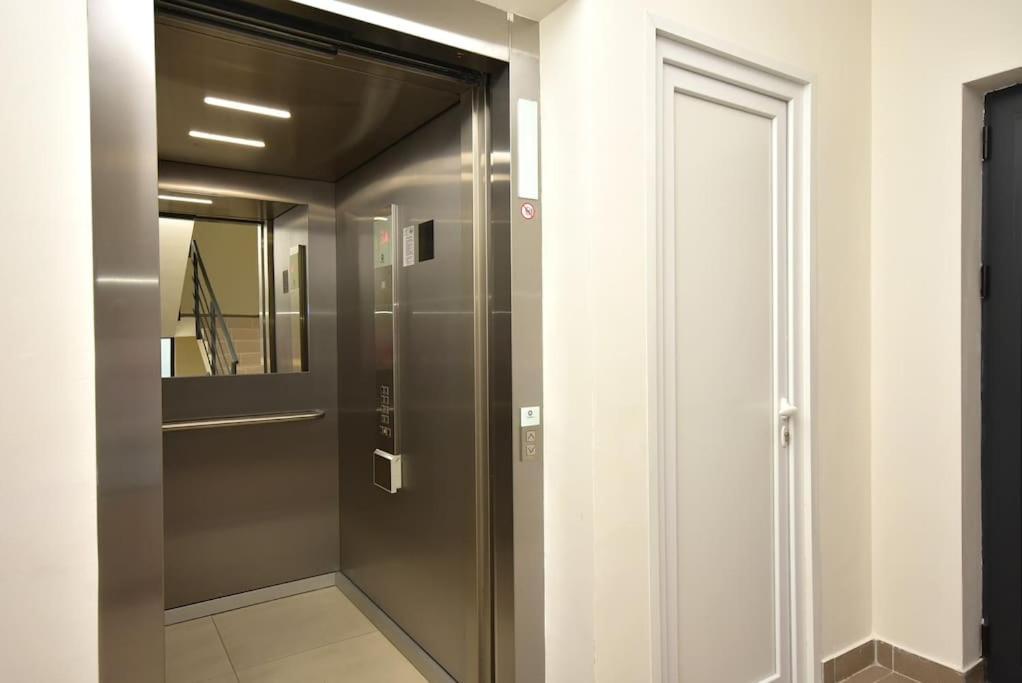 Brand New ! Seaside Apt With Poolview & Parking Будва Экстерьер фото