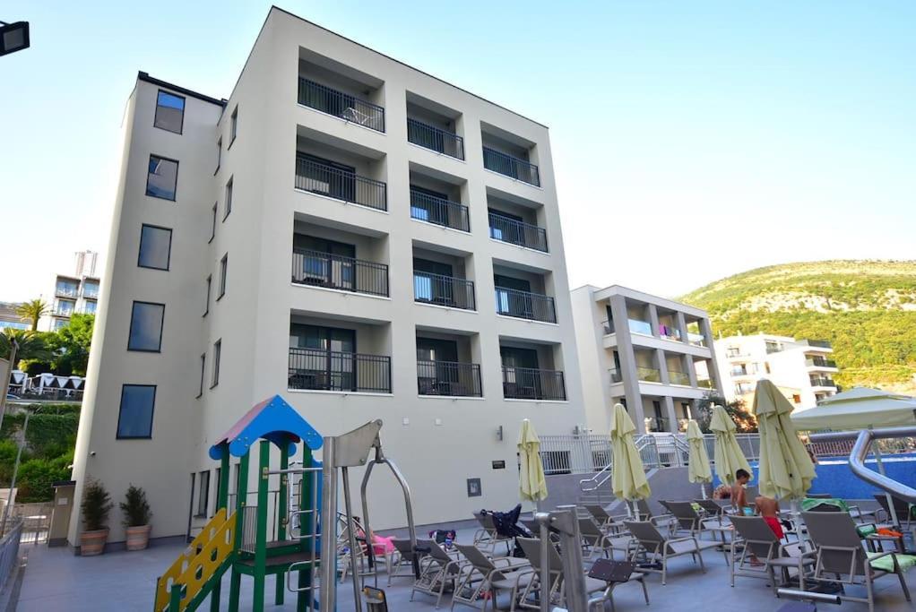 Brand New ! Seaside Apt With Poolview & Parking Будва Экстерьер фото